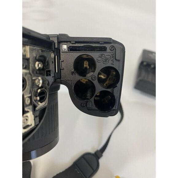 Kodak Easyshare MAX z990 12 MP Digital Camera w/Batteries 16BG Memory Case Cord - Picture 9 of 14